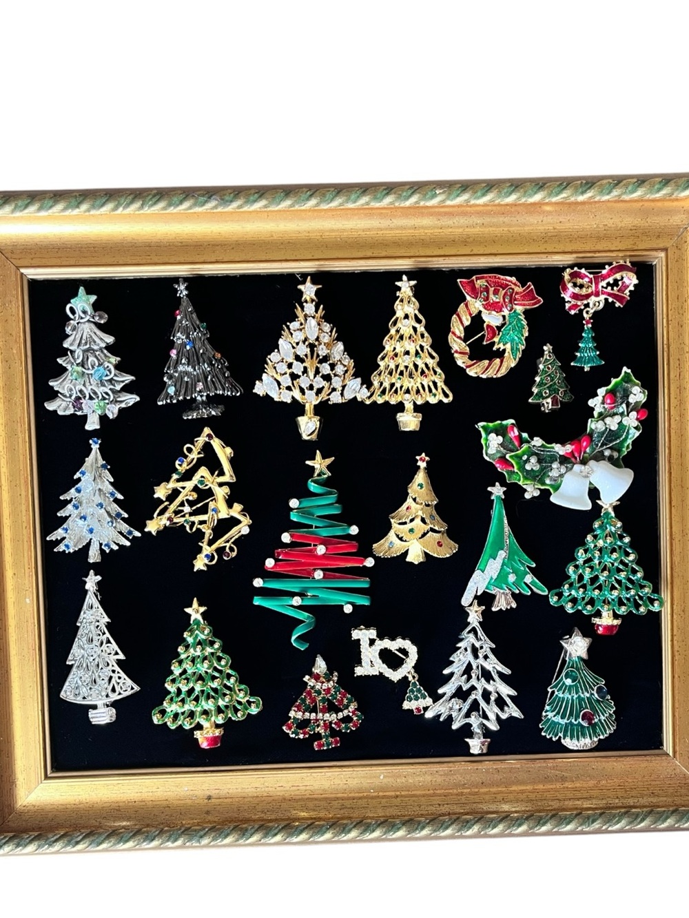 Mixed Signed Christmas Tree Holiday Pin Brooch Lot 120+ Pieces Vintage Modern - Picture 5 of 13